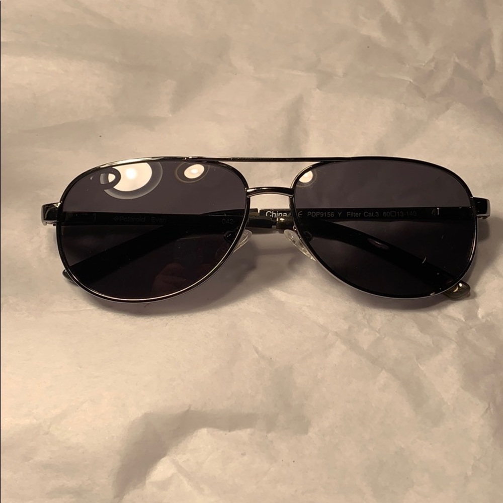 Polaroid Evan Polarized sunglasses 😎 preloved